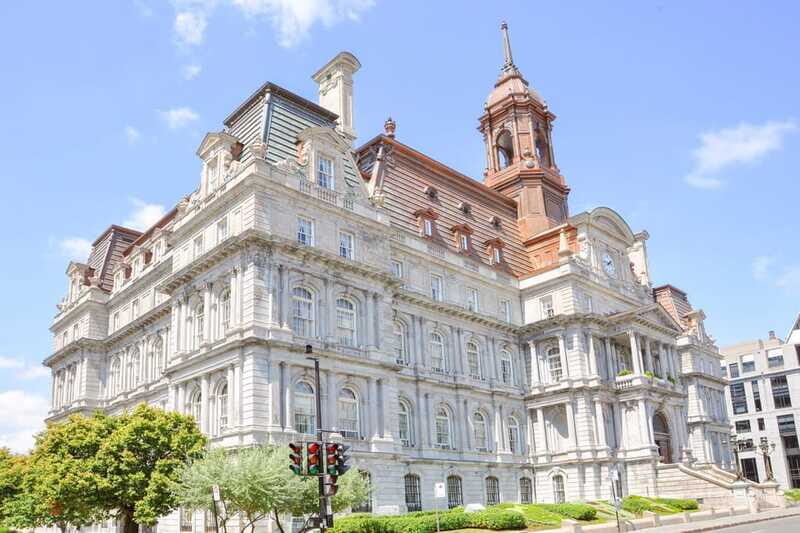 Montreal: Guided Bus Tour - McGill University, Université de Montréal, and the Hilltop View of “Two Worlds”
