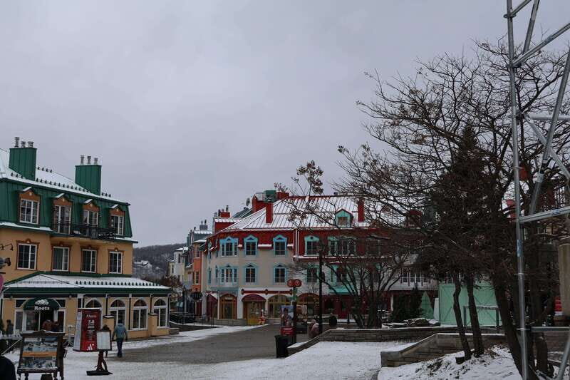 Montreal: Guided tour of the Laurentides Mont Tremblant - The panoramic gondola summit ride: the view payoff