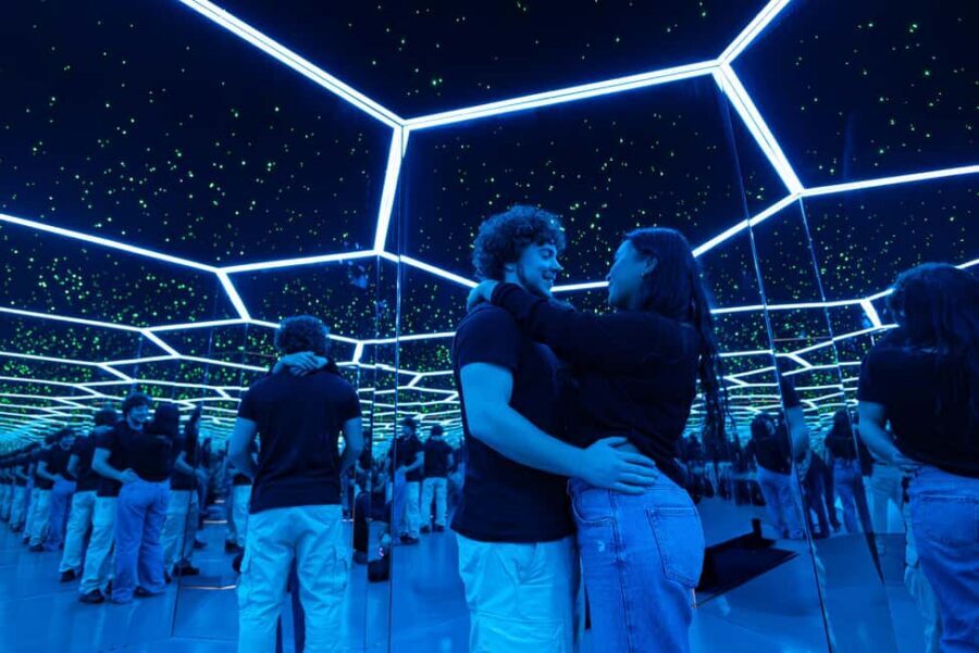 Montreal: Museum of Illusions Entry Ticket - The Tilted Room and Infinity Tunnel: The Best Places to Trust Your Instincts