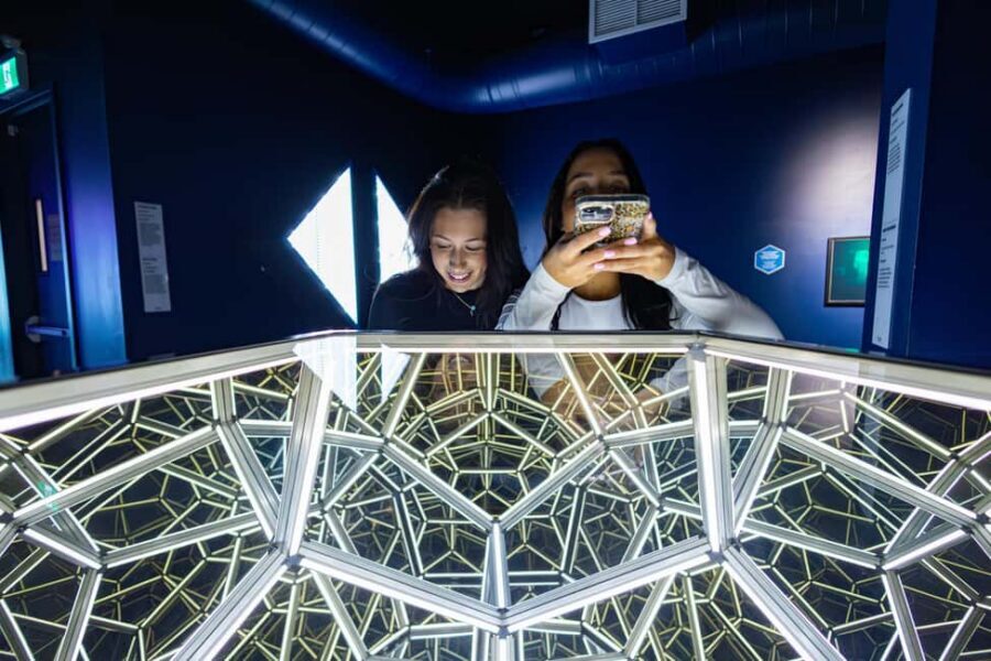 Montreal: Museum of Illusions Entry Ticket - Holograms and Stereograms: Where the Science Makes the Fun Stick