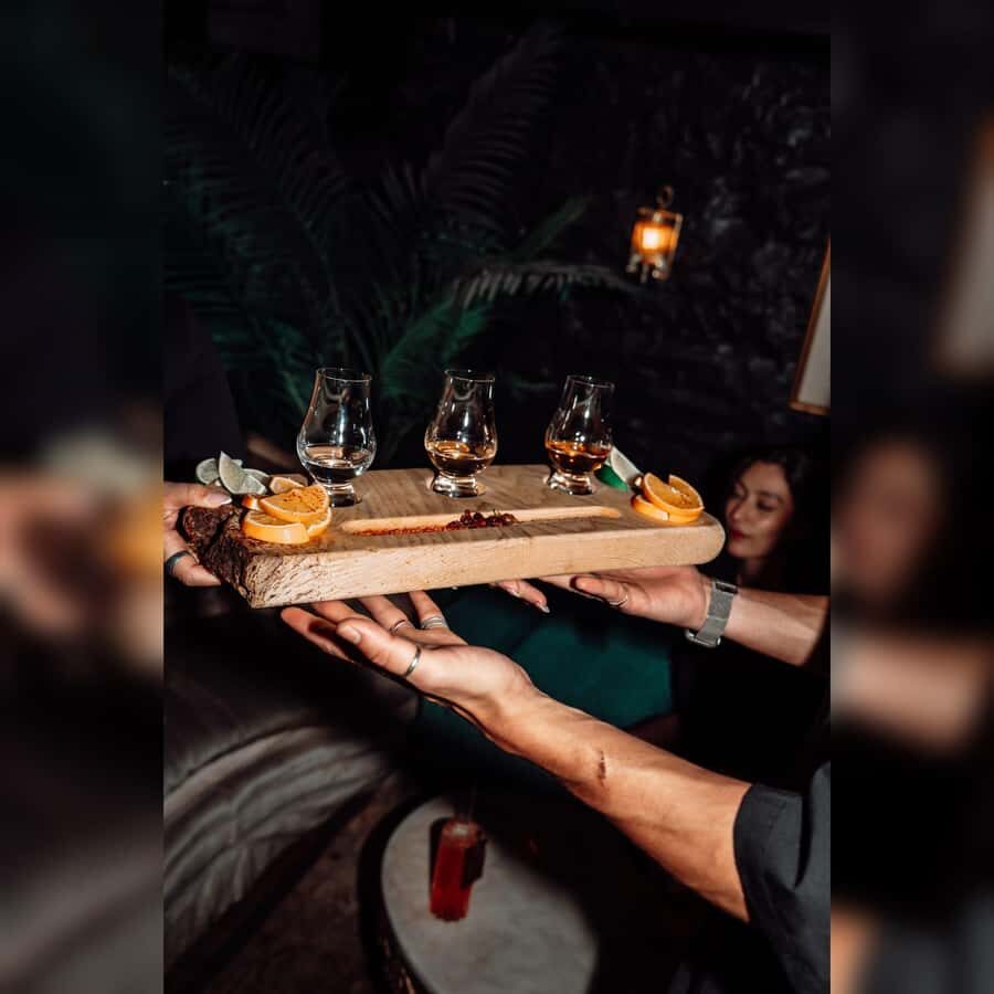 Montreal Old Port: Tequila & Mezcal Tasting/101 Course - Finding the speakeasy entrance in Old Montreal (Mariscos Restaurant)