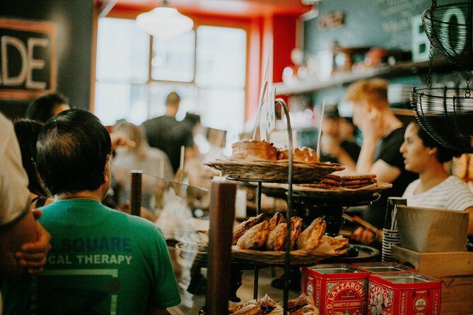 Montreal Private Tour: Highlights & Hidden Gems with a local - Meeting at Place d’Armes and getting your bearings fast