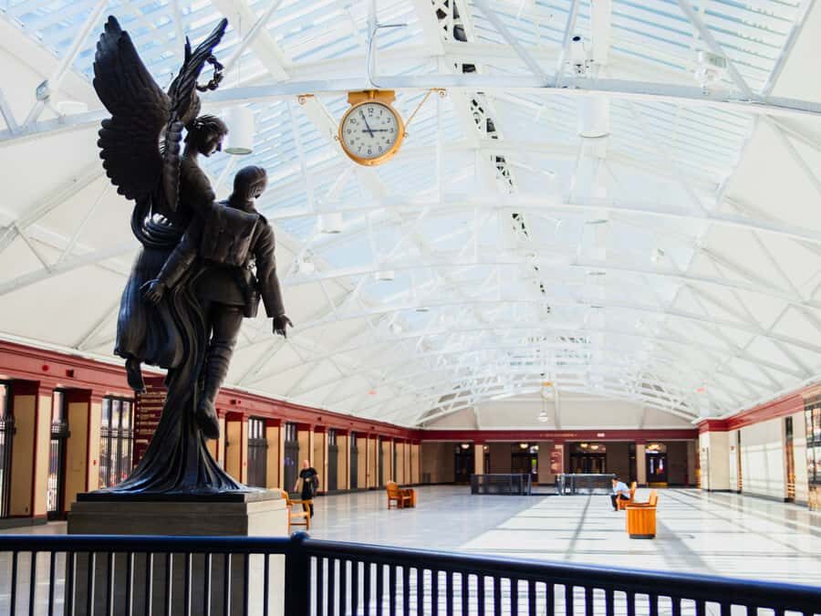Montreal: Private Walking Tour of Downtown & Underground - Why the RÉSO Underground City Feels Like Montreal’s Best Shortcut