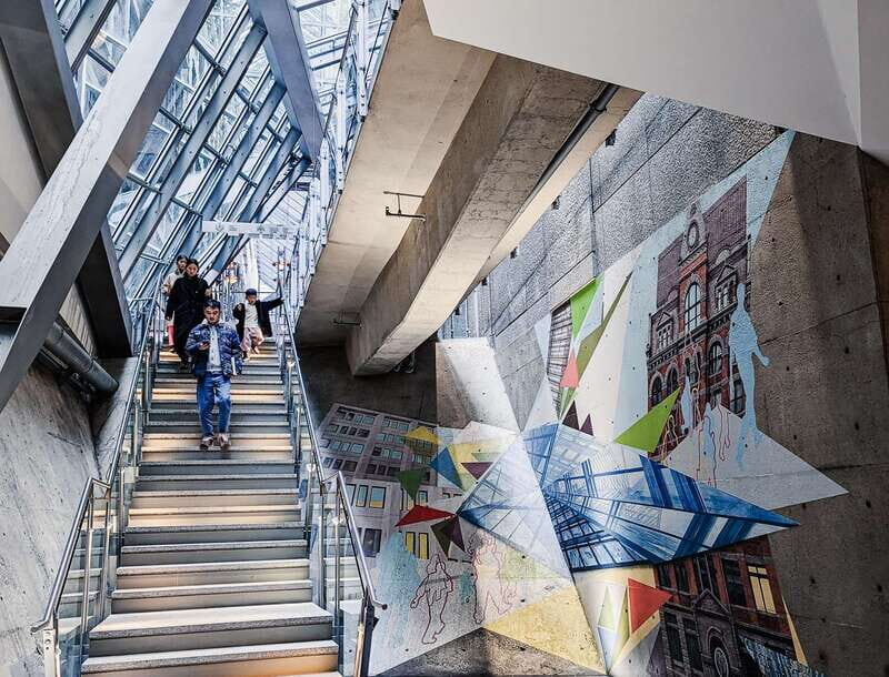 Montreal: RESO Underground City and Downtown Walking Tour - Starting point at Humble Lion café near McGill College