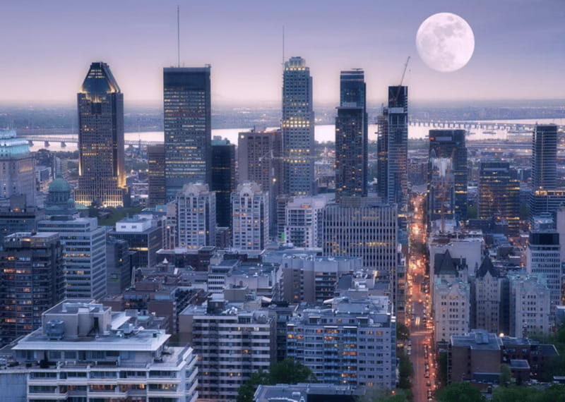 Montreal: Small Group Night Tour with La Grande Roue Entry - Should you book the La Grande Roue and Mont Royal night tour?