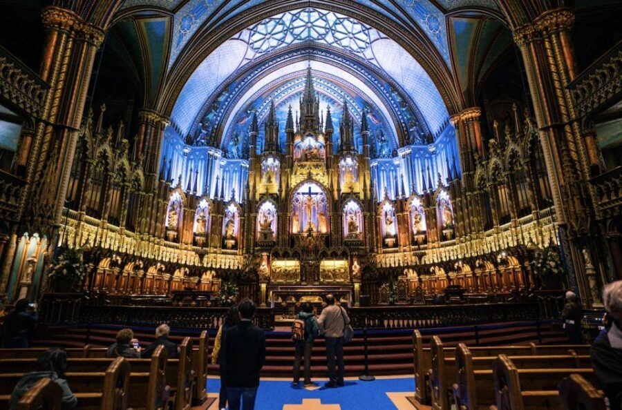 Montreal: Small Group Tour with River Cruise and Notre Dame - Old Montreal Photo Time: Cobblestones, Old Buildings, and Quick Context