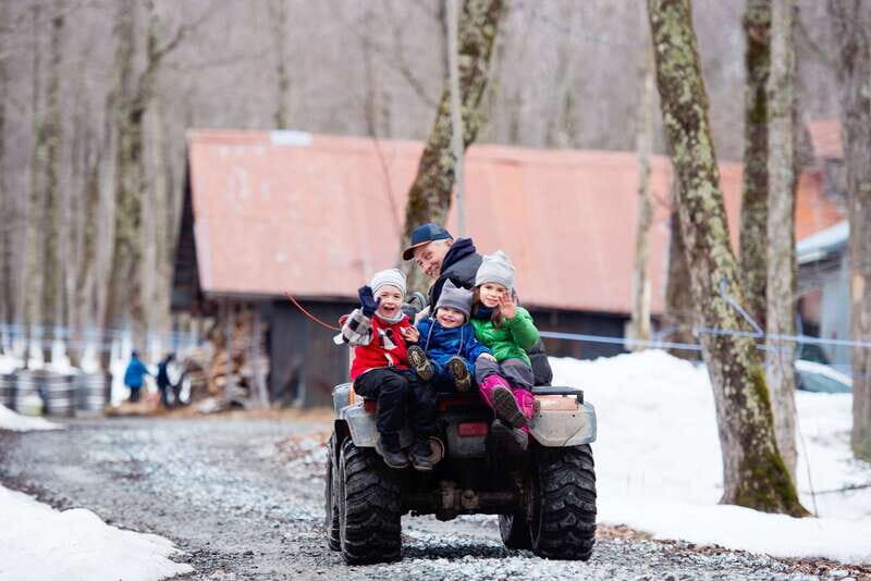 Montreal: Sugar Shack Maple Syrup Day Trip with Lunch - Price and logistics at $266 per person: is it worth it?
