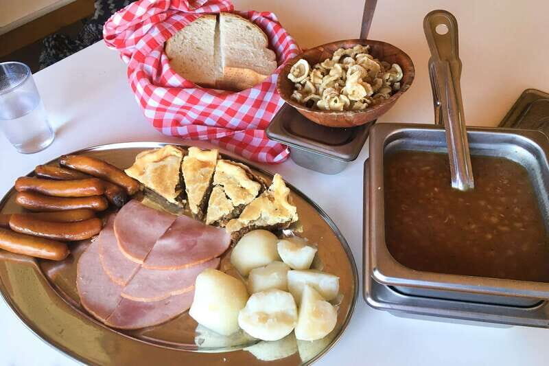 Montreal: Sugar Shack Maple Syrup Day Trip with Lunch - Who will enjoy this most (and who should set expectations)