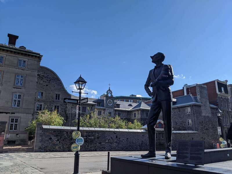 Montréal: The Original Old Montréal Walking Tour - Who should book this tour