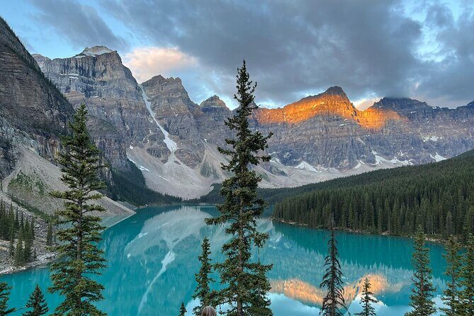 Moraine Lake, Lake Louise, and Lake Minnewanka Banff sunset Tour - Lake Louise at dusk: how to make the most of your hour