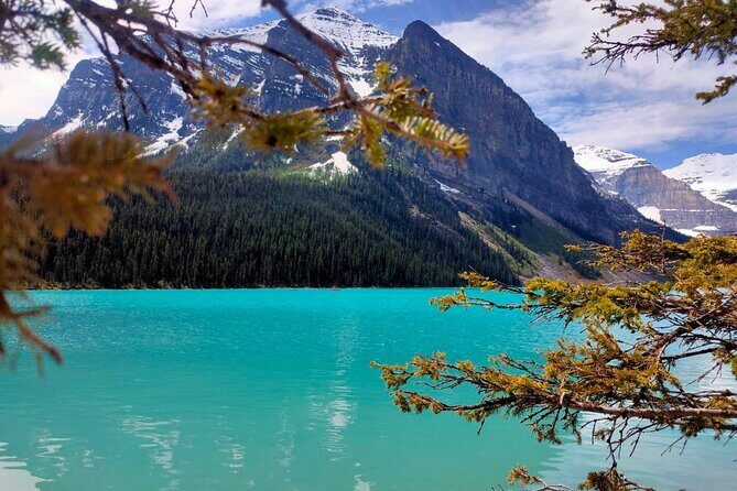 Moraine Lake Lake Louise Emerald Lake Banff Town & Natural Bridge - Morning pickup: the fixed times you need to respect