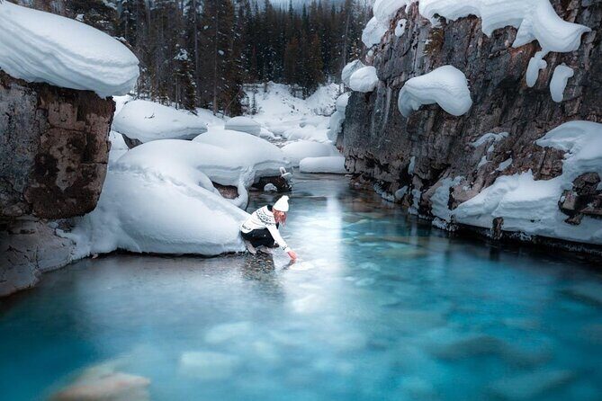 Moraine Lake, Lake Louise, Emerald Lake, Marble Canyon,Banff tour - The ride: a big-window van, coffee, and a manageable group