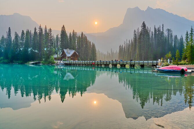 Moraine Lake Lake Louise Johnston Canyon Emerald Lake Day tour - Lake Louise Visitor Information Centre: a useful pause, but plan your lunch budget
