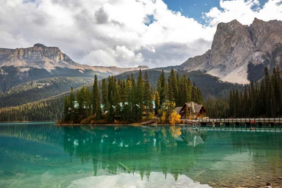 Moraine Lake: Lake Louise & Yoho & Moraine Lake Day Tour - Comfort and communication: bus quality, guide clarity, and English notes