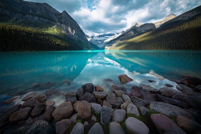 Morning Tour at Moraine Lake(2hrs) & Lake Louise(2hrs) - Quick hits before you go