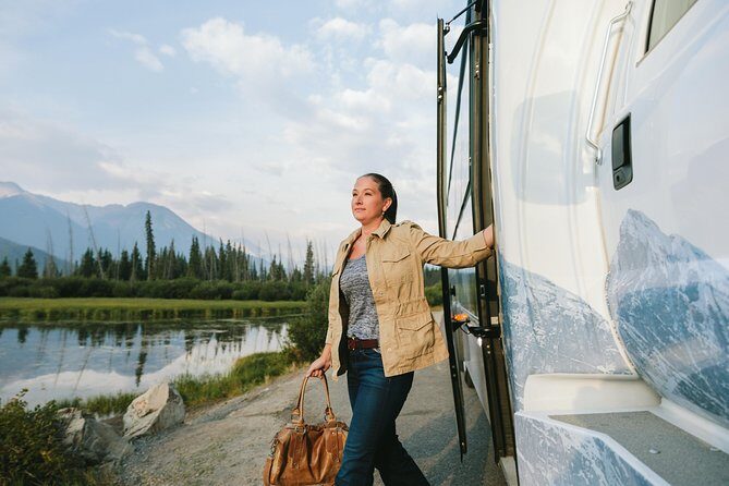 Mountain Lakes and Waterfalls - roundtrip from Calgary - How the long coach day stays worth it