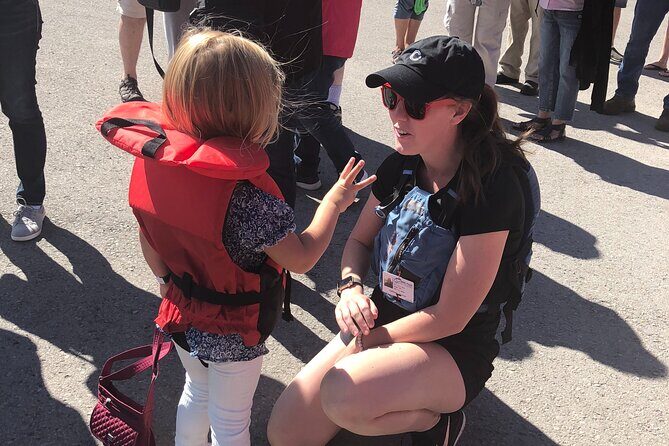 Niagara CANADA, Domed (Dry) Jet Boat Tour - Guides and live commentary: why the narration makes the ride easier to enjoy