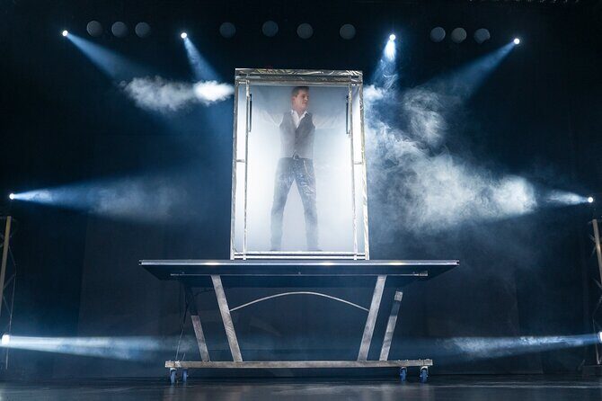 Niagara Falls, Canada: Wild Magic Show Ticket - Buffet Dinner Before the Show: Should You Upgrade?