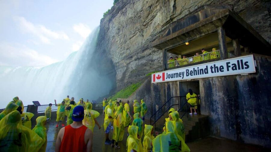 Niagara Falls: Day Tour with Boat & Journey Behind the Falls - Getting on the White Airlink Bus without losing your morning