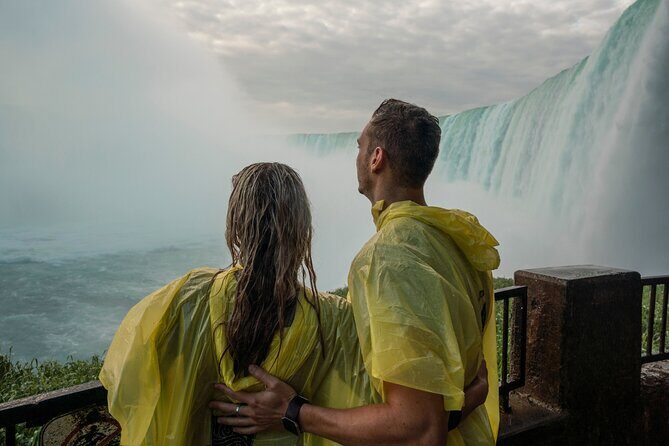 Niagara Falls Festival of Lights Tour from Toronto - Clifton Hill Free Time: Theme-Park Fun and Winter Photo Ops