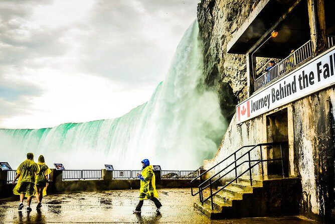 Niagara Falls Tour from Toronto with Boat, Journey Behind the Falls and Lunch - Timing, traffic, and the guide effect: why Johnny and Fabio show up in reviews