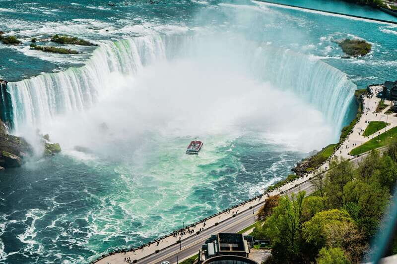 Niagara Falls Tour with Skip the Ticket Line Boat Cruise - Winter alternative: Journey Behind the Falls instead of the boat