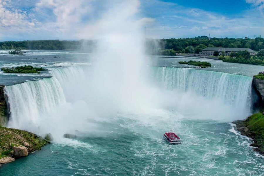 Niagara Falls: Walking Tour with Skip-the-Ticket-Line Boat - Oakes Garden Theatre: an easy first step with good perspective