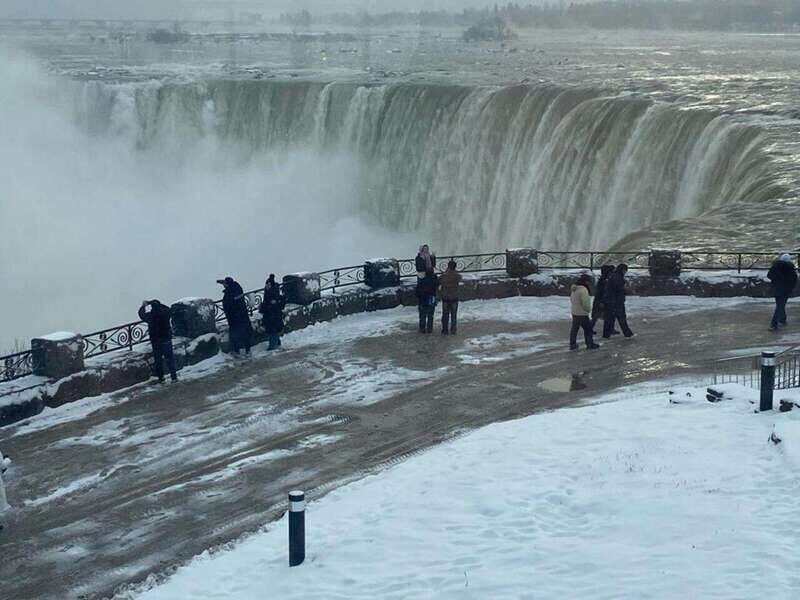 Niagara Falls: Winter Wonder Tour - Clifton Hill, Queen Victoria Park, and Horseshoe Falls: classic Niagara, guided