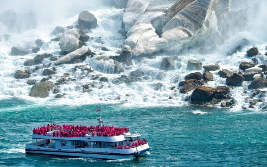 Niagara Falls: Winter Wonder Tour - Getting your bearings at Table Rock House viewpoints