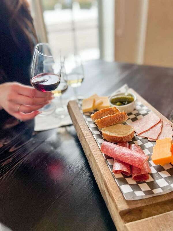Niagara-on-the-Lake: Half-Day Wine, Beer & Charcuterie Tour - Pillitteri Estates Winery: Wine Flights with Walk-and-Shop Time