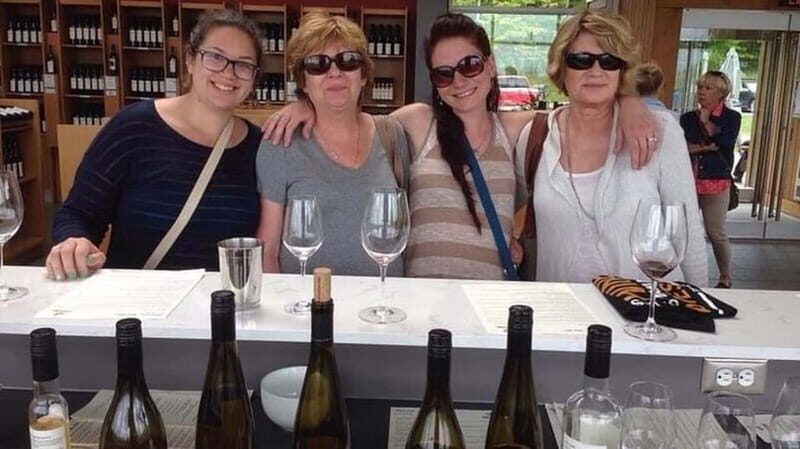 Niagara-on-the-Lake: Wine Tour with Tastings and Lunch - Lunch between wineries: picnic-style, not a time-sink