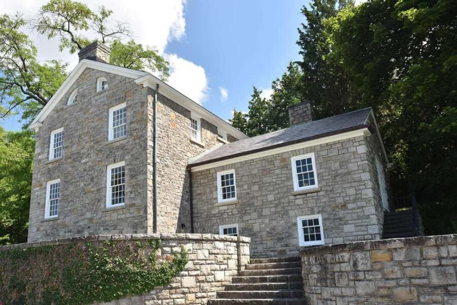 Niagara: Ultimate Day Tour including Niagara-on-the-Lake - Table Rock time: where your photos and lunch plan actually work