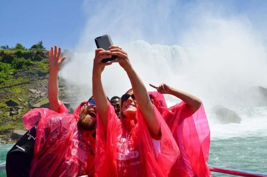 Niagara: Ultimate Day Tour including Niagara-on-the-Lake - Niagara City Cruises: skipping the ticket line and getting close