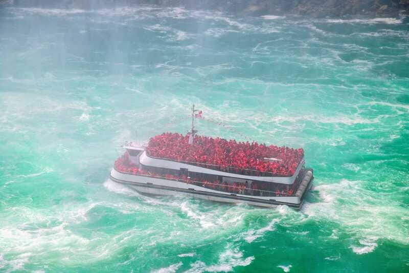 NYC: Niagara Falls, Toronto, Philadelphia & DC 5-Day Tour - Crossing to the Canadian side: Horseshoe Falls and Niagara-on-the-Lake interlude