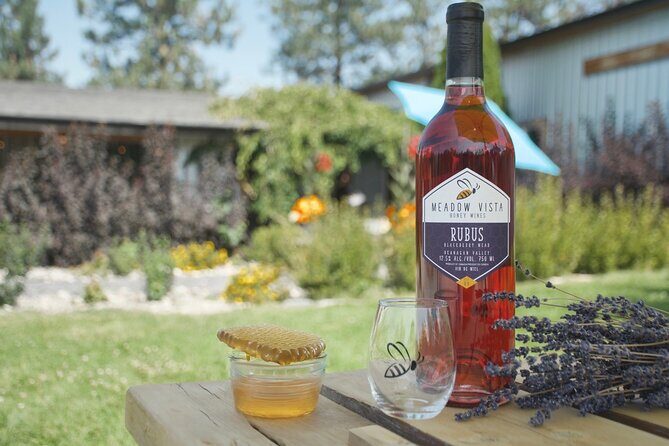 Okanagan Bee Tour and Lunch at Winery in Kelowna - The bee tour: how the hive walkthrough makes the story practical