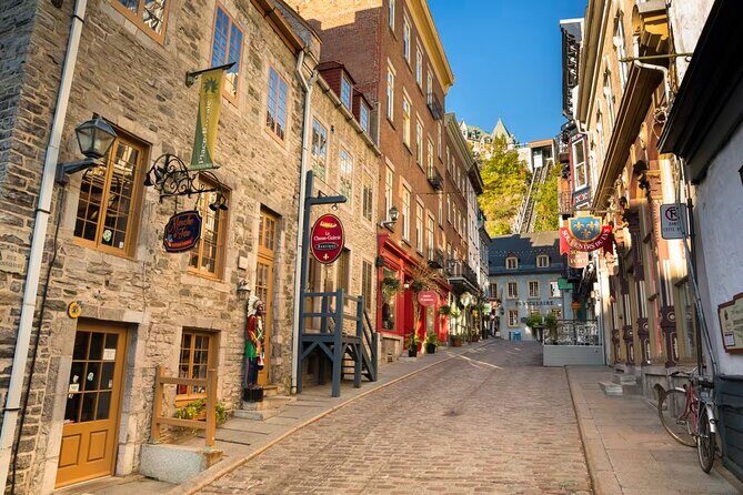 Old Quebec private tour on foot and by vehicle - Avenue Cartier: the iconic street stop that doesn’t waste time