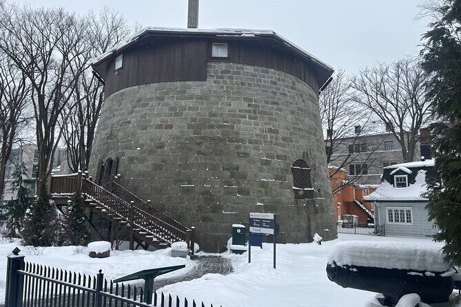 Old Quebec private tour on foot and by vehicle - Voltigeurs de Québec Armoury: military defenses made human