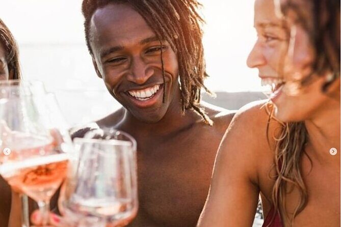 Ottawa: 1-Hr. Public Tour on a Real Yacht (Thurs. to Sun. @ 6 PM) - Safety and Comfort on the Water (Especially If You Don’t Swim)
