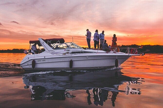 Ottawa: 1-Hr. Public Tour on a Real Yacht (Thurs. to Sun. @ 6 PM) - Parliament Hill and the PM’s Residence: The Sights That Look Best From Water