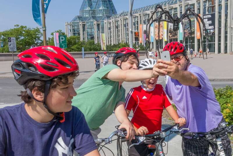 Ottawa: 2 or 3.5-Hour Guided Bike Tour with a Local Guide - Starting point on Sparks Street: getting in, not fighting traffic