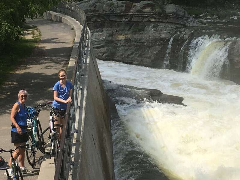 Ottawa: 4-Hour Bike Rental - Giant bikes, easy handling, and the $20 e-bike add-on