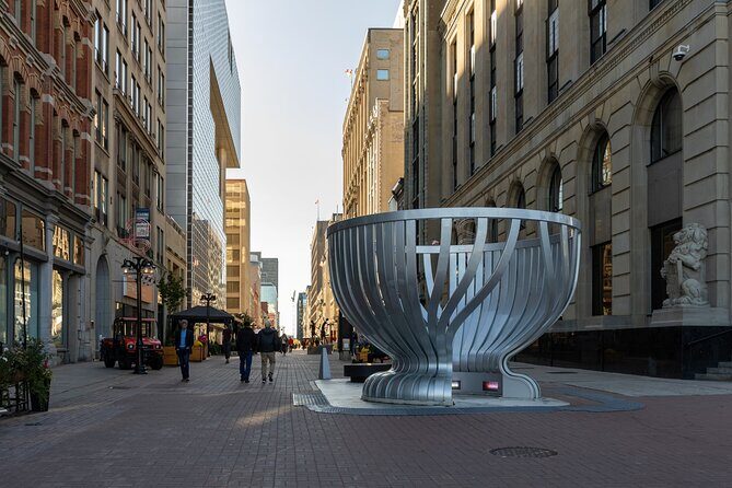 Ottawa Downtown Historic Smartphone Guided Walking Tour - From Maman to the Centennial Flame: a route built for good walking flow