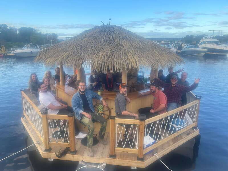 Ottawa: Floating Tiki Bar Cruise on the Ottawa River - A few details that make the cruise smoother