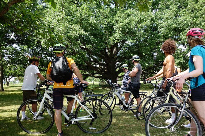 Ottawa Highlights 3.5 Hour Bike Tour - From locks to the Glebe: neighborhoods plus canal culture