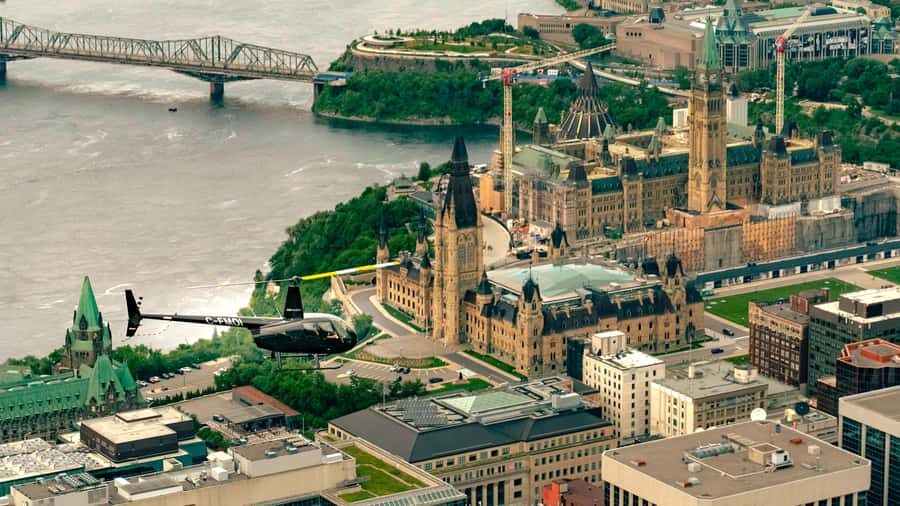 Ottawa: Panoramic helicopter flight (Gatineau Park + downtown) - Who this helicopter flight suits best (and who should skip it)