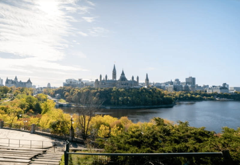 Ottawa Premium Small Group Tour with Canal Cruise - Rockcliffe Park and Rockcliffe Lookout: Ottawa with the volume turned down