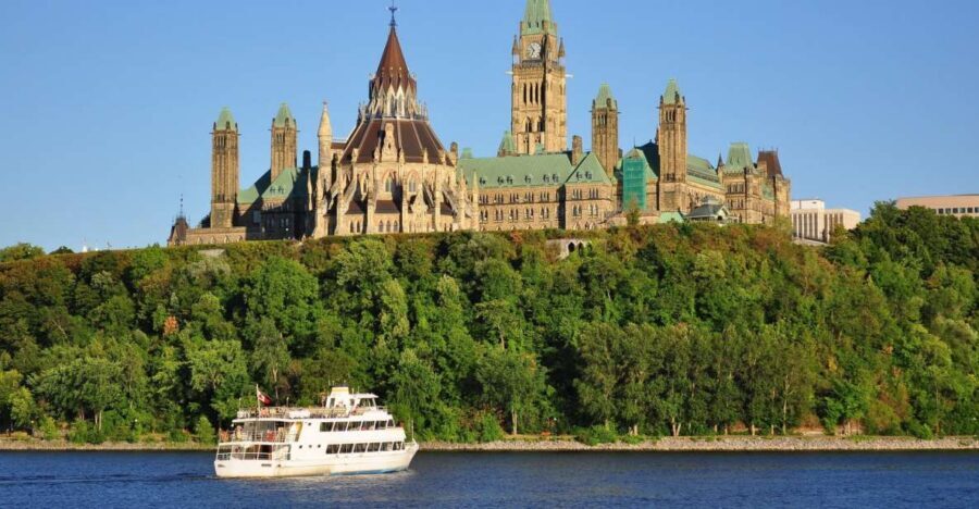 Ottawa Premium Small Group Tour with Canal Cruise - Pace and timing: how a 4-hour tour stays enjoyable