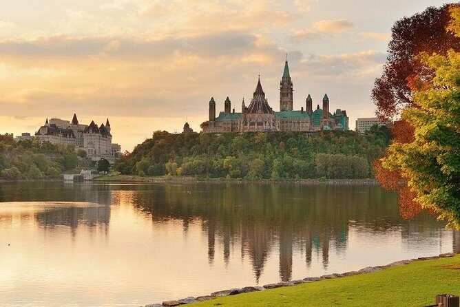 Ottawa Private Day Tour from Montreal - Parliament Hill and Downtown Ottawa: The Best Use of a Limited Day