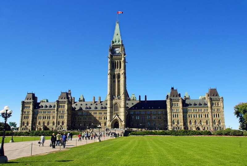 Ottawa: Private Walking Tour with a Local - Optional attractions: when admission and guide entry matter