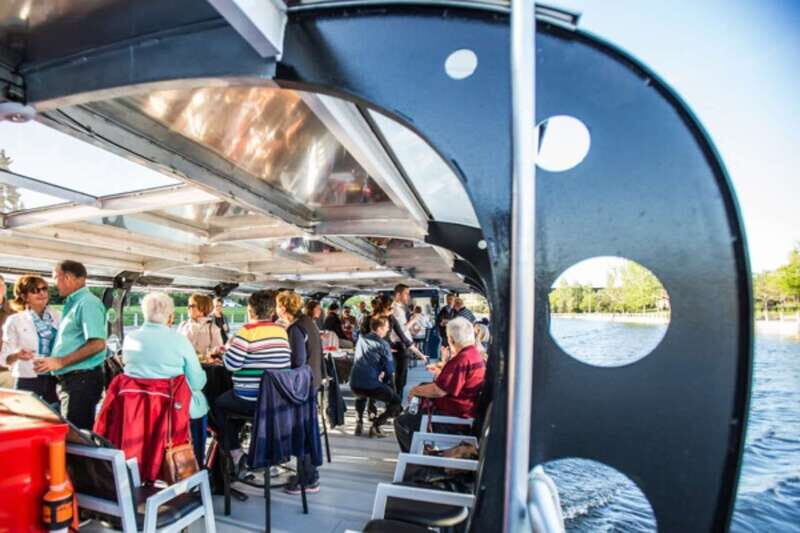 Ottawa: Rideau Canal Cruise - Getting on board: the National Arts Centre meeting point